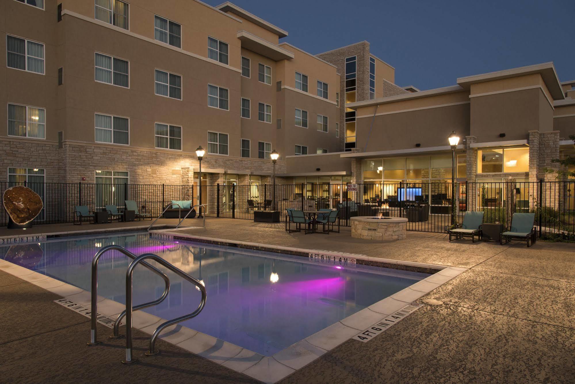 Residence Inn By Marriott Austin - University Area Экстерьер фото